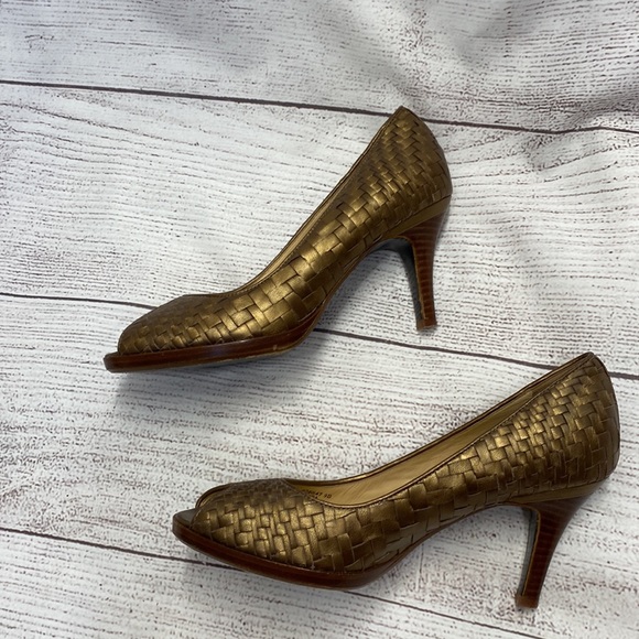 COLE HAAN GENEVIEVE TOE PUMP Muted Metallic Gold 3” Heels 0.5” Platform size 9 main image 5